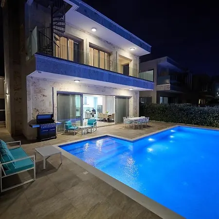 Olymp Luxury C - Seafront Elegance With Infinity Pool And Exclusive Lifestyle Villa