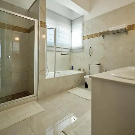 Olymp Luxury C - Seafront Elegance With Infinity Pool And Exclusive Lifestyle וילה