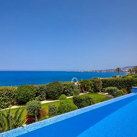 Vila Olymp Luxury C - Seafront Elegance With Infinity Pool And Exclusive Lifestyle Kissonerga