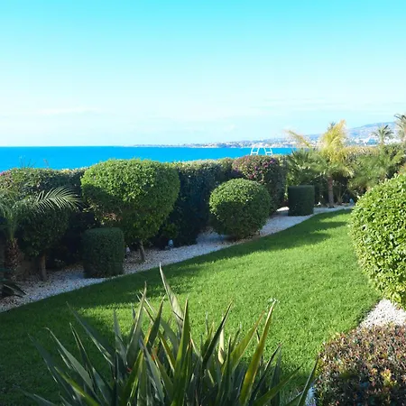 Olymp Luxury C - Seafront Elegance With Infinity Pool And Exclusive Lifestyle * קיסונרגה