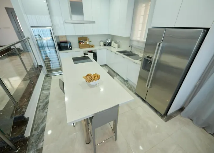 Olymp Luxury C - Seafront Elegance With Infinity Pool And Exclusive Lifestyle 빌라 키소네르가