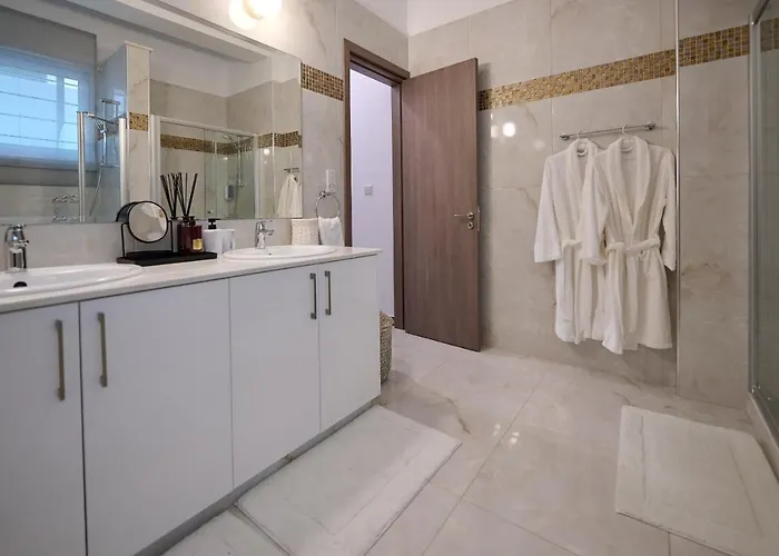 Olymp Luxury C - Seafront Elegance With Infinity Pool And Exclusive Lifestyle 빌라