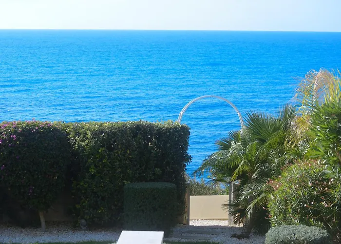 Olymp Luxury C - Seafront Elegance With Infinity Pool And Exclusive Lifestyle Kissonerga